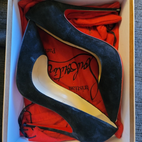 💯 Authentic Christian Louboutin Velour Pumps - Picture 1 of 12